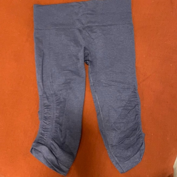 2 Lulu lemon yoga pants (both size 8) - Picture 2 of 3